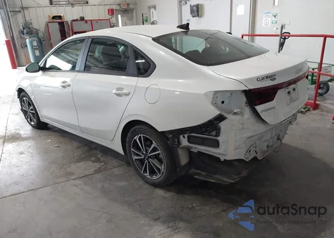 2023 Kia Forte Lxs z USA, uszkodzony, nr VIN 3KPF24AD8PE565871